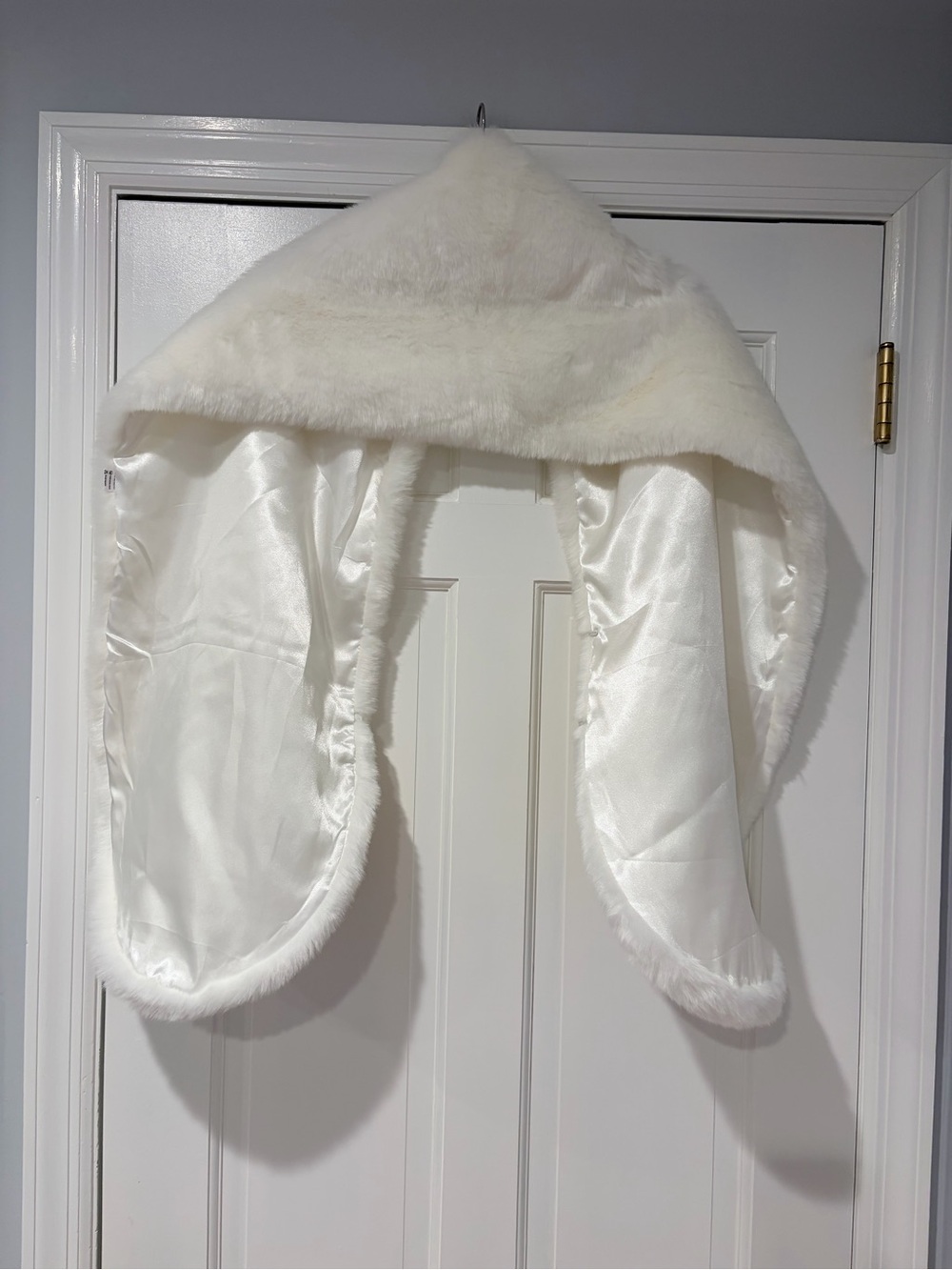 White Faux Fur Bridal Stole Wrap Shawl Winter Wedding Cover Up - Picture 4 of 11